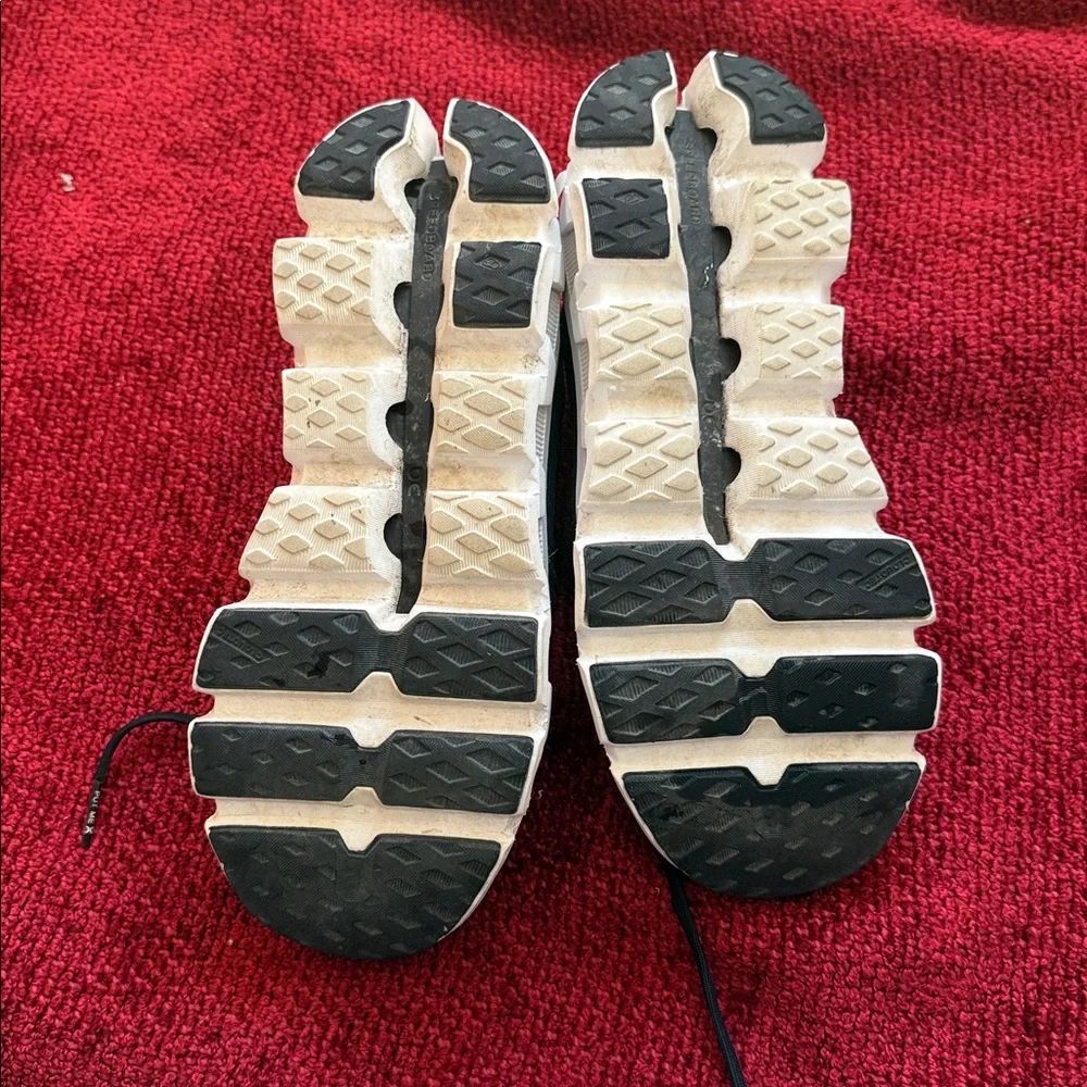 ON RUNNING Sneaker